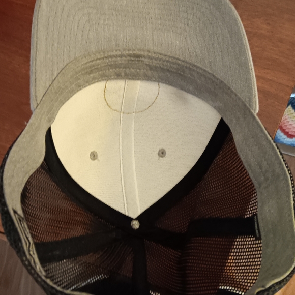 Men's cap - Picture 3 of 3